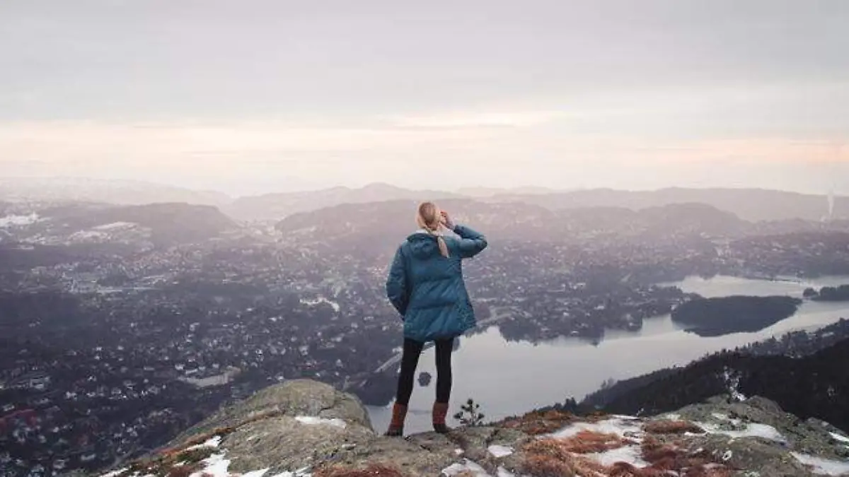 landscape-walking-mountain-girl-woman-hiking-1385909-pxhere.com