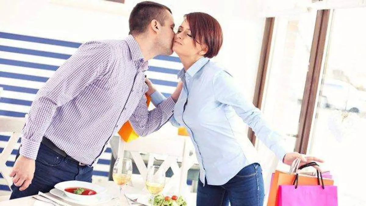 C_mo-se-saludan-los-italianos