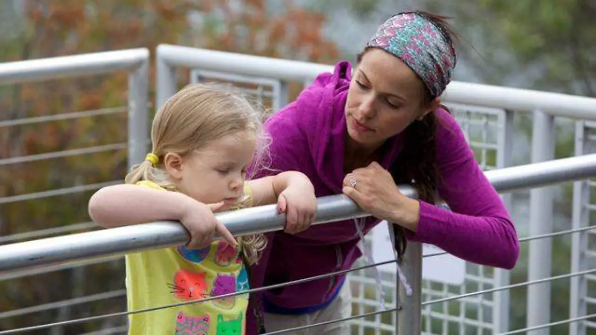 beautiful-girl-woman-family