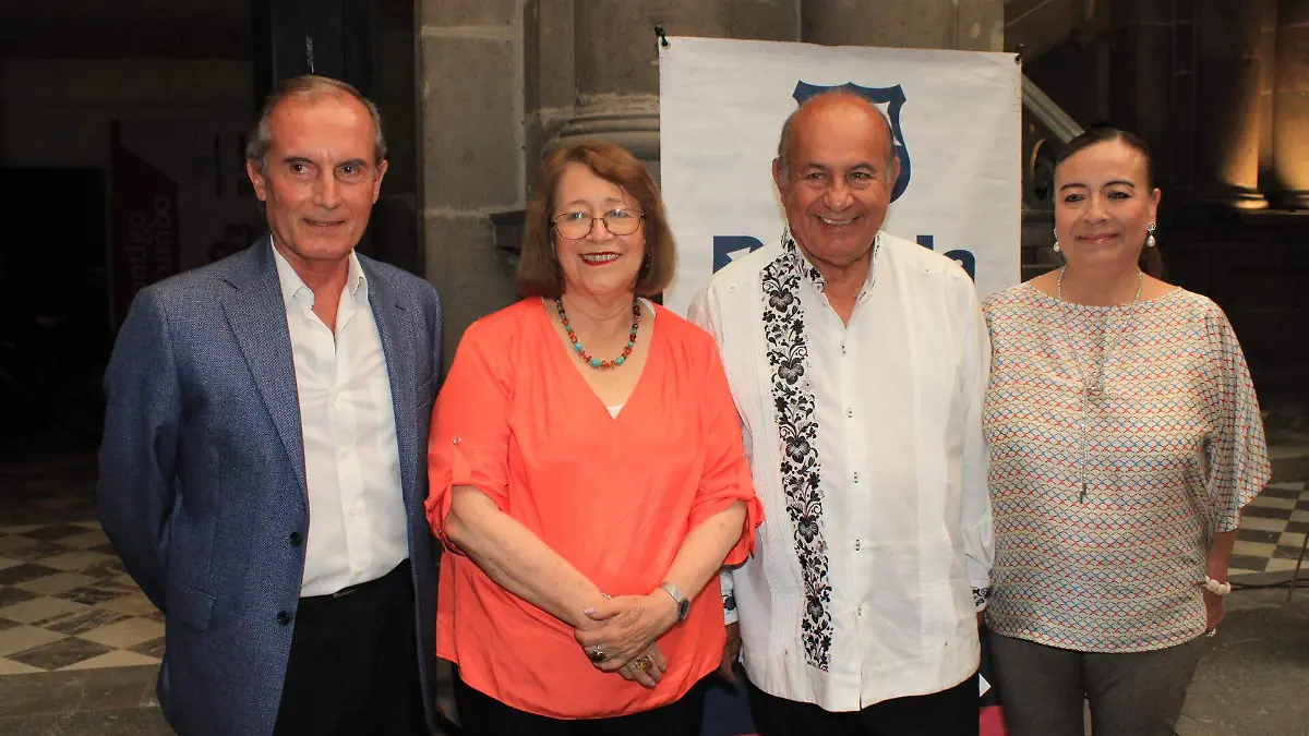 Pedro Sardá y Sergio Vergara con la autora del libro e invitada