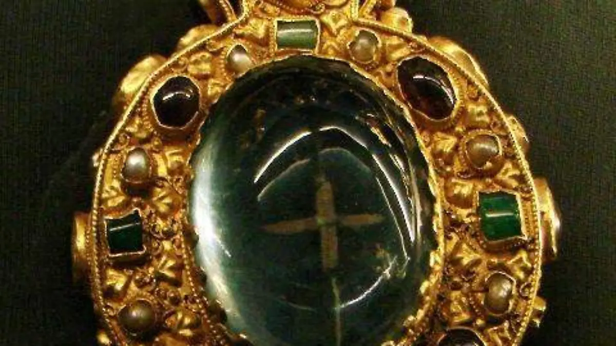 Talisman de Charlemagne Tau