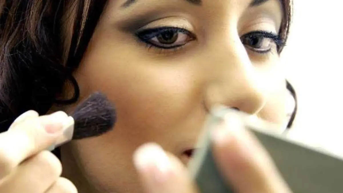 Maquillaje en la mesa