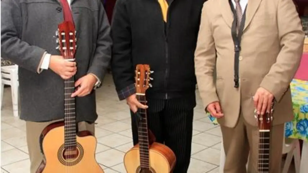 Miguel Mora y su Trio Romance (2)