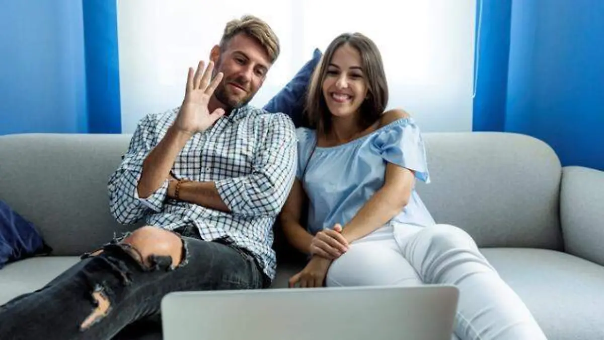 pareja videoconferencia_Freepik