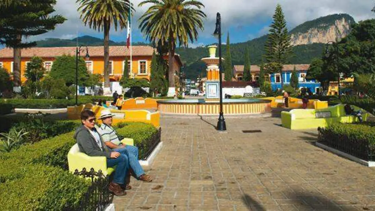 1 PORTADA PRINCIPAL_Jardines de la Plaza de Armas Y Cerrro del Cabezón