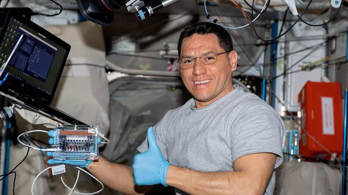 Frank Rubio, un salvadoreño que lleva un año en el espacio, siendo el astronauta con mayor tiempo ahí