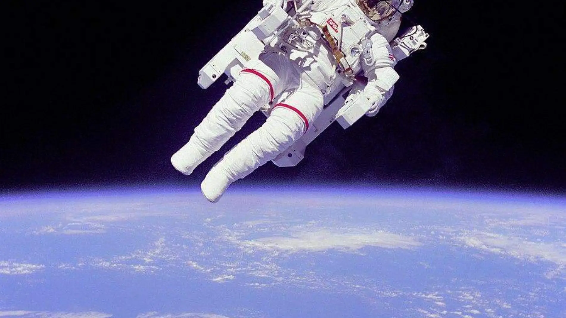 Bruce McCandless flota lejos 