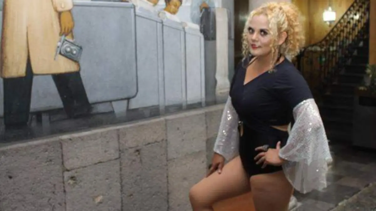 LA SUPER MUÑECA Y LOS GUAPOS JULIOCM 100920190001