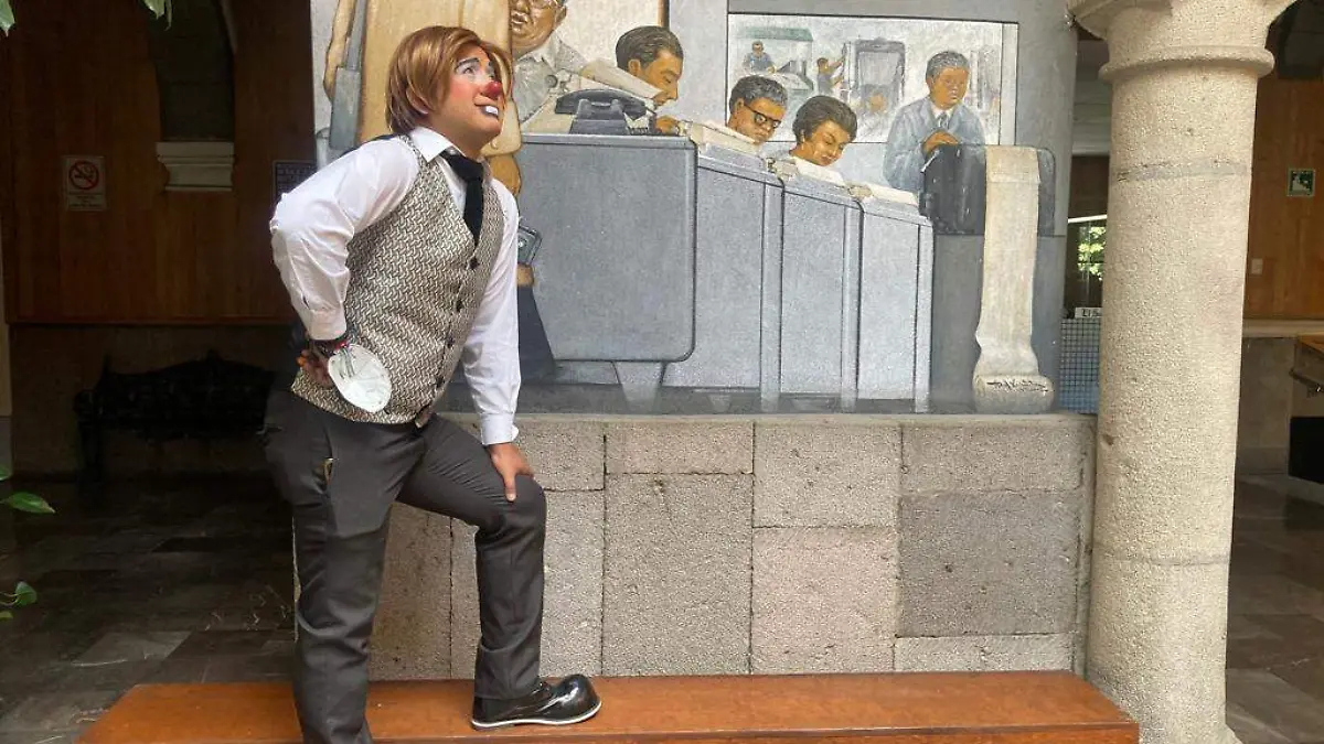 Payaso poblano fue por una foto y terminó abriendo evento a Platanito Show