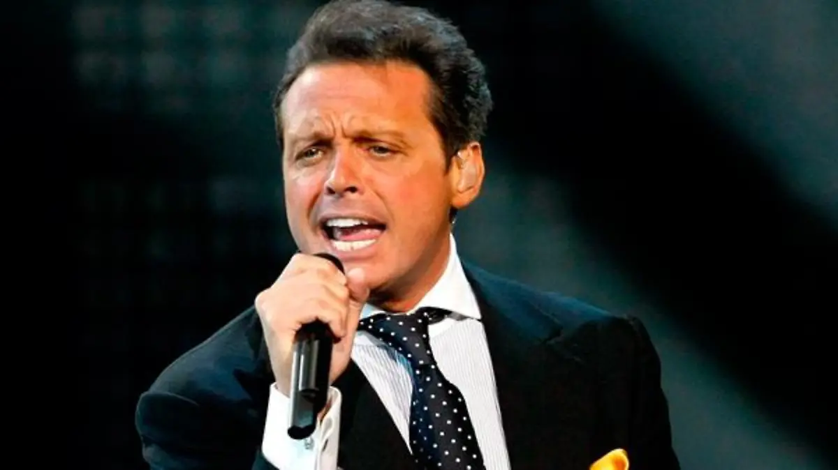 LUIS-MIGUEL-INTERIOR