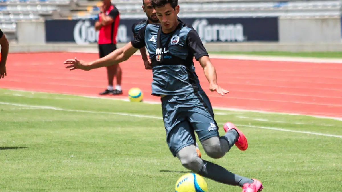 El delantero 18p byn