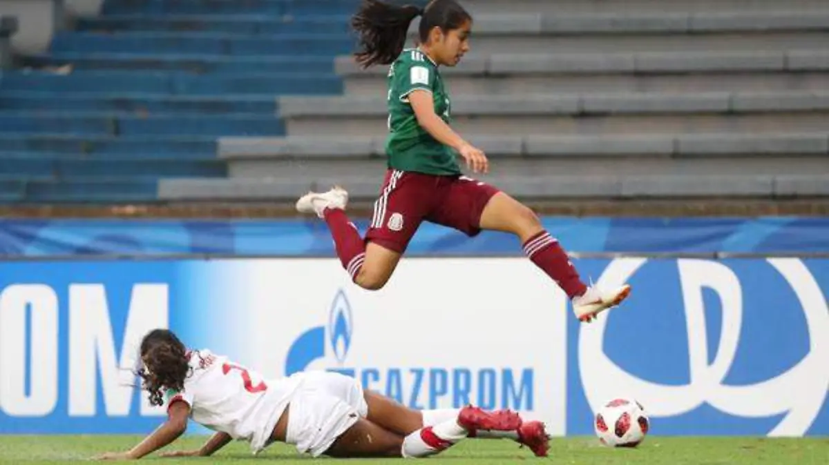 Alison Gonzalez 30p byn