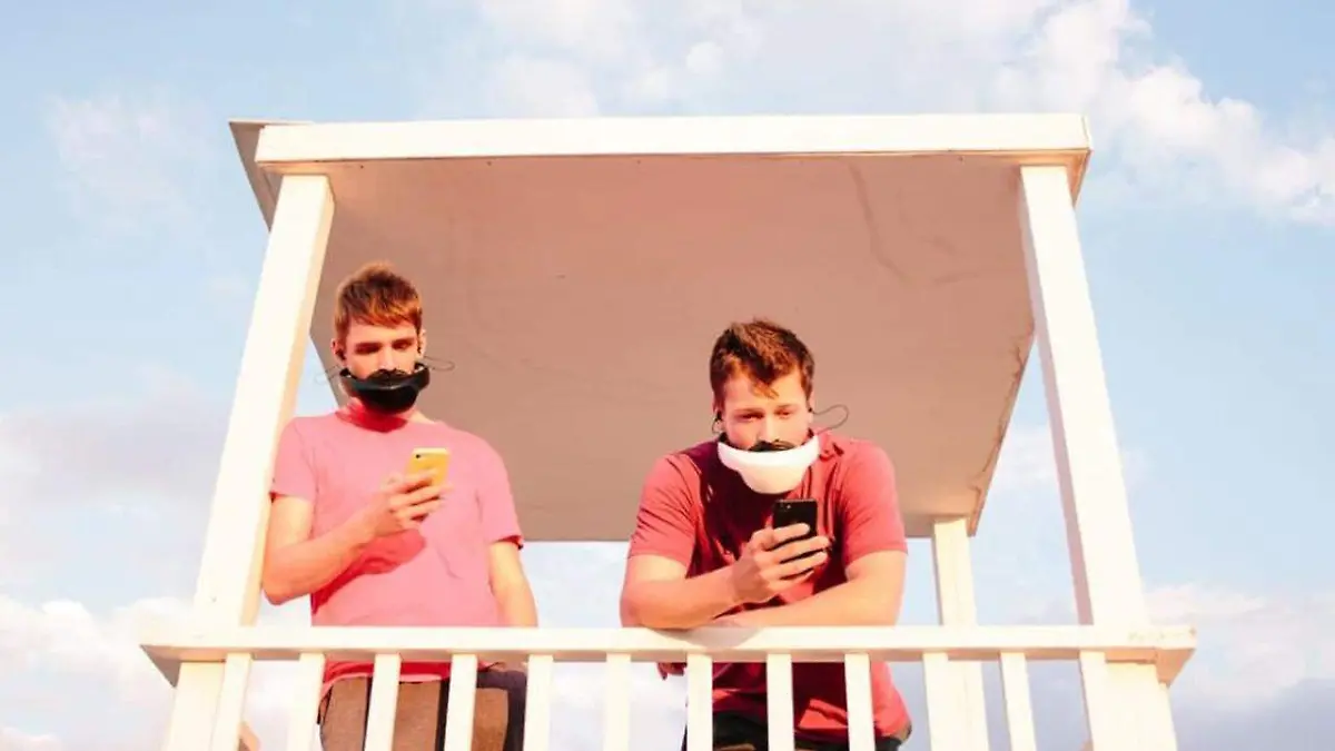 HushMe Mask, hace que puedas hablar por teléfono sin que la gente escuche tu voz