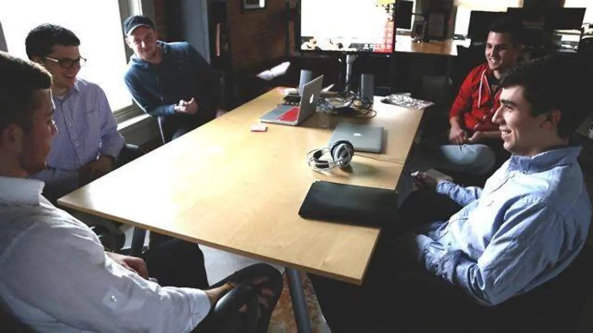 computer-table-creative-office-communication-furniture-764781-pxhere.com