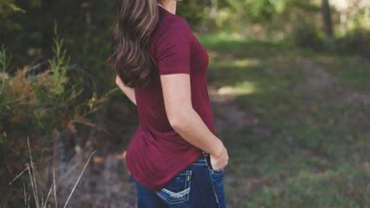 grass-person-blur-girl-woman-photography-955112-pxhere.com