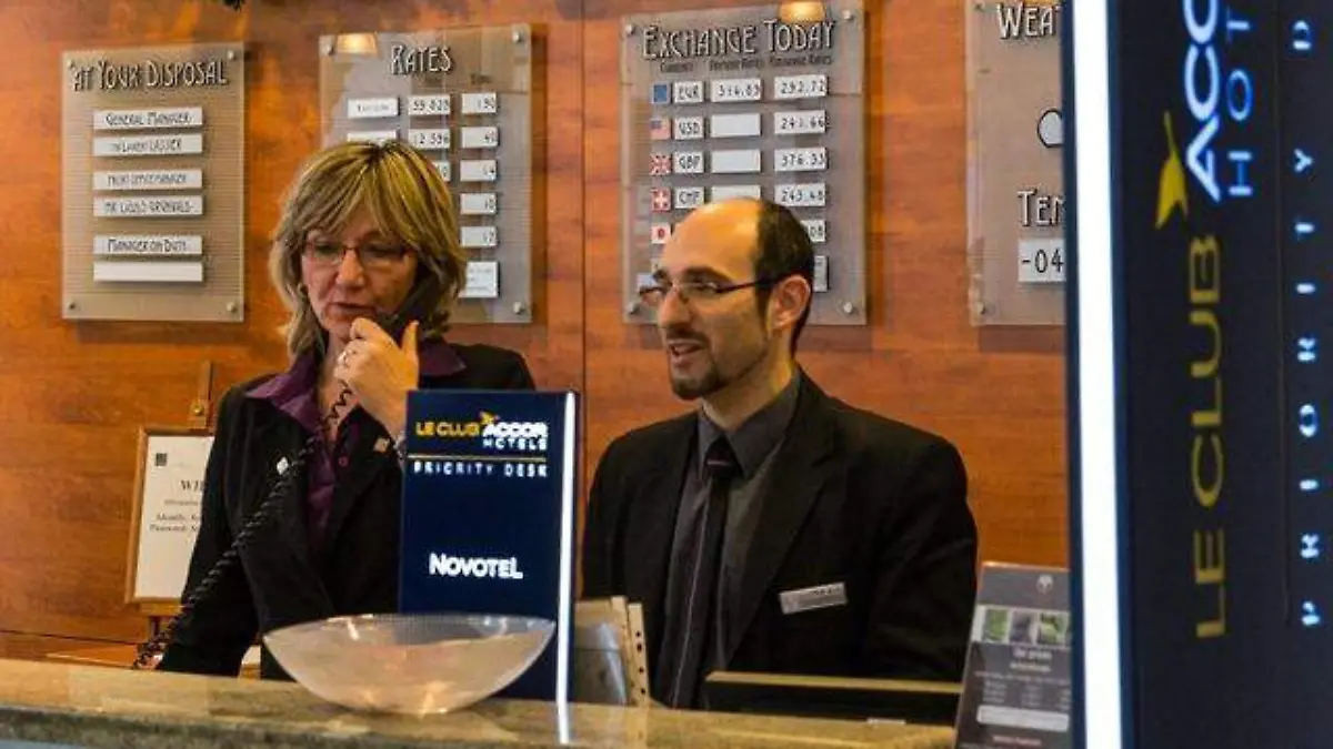 desk-suit-architecture-travel-bell-phone-897302-pxhere.com