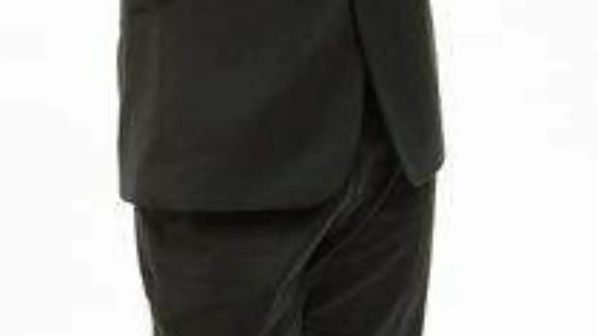 hand-person-suit-male-asian-standing-570625-pxhere.com