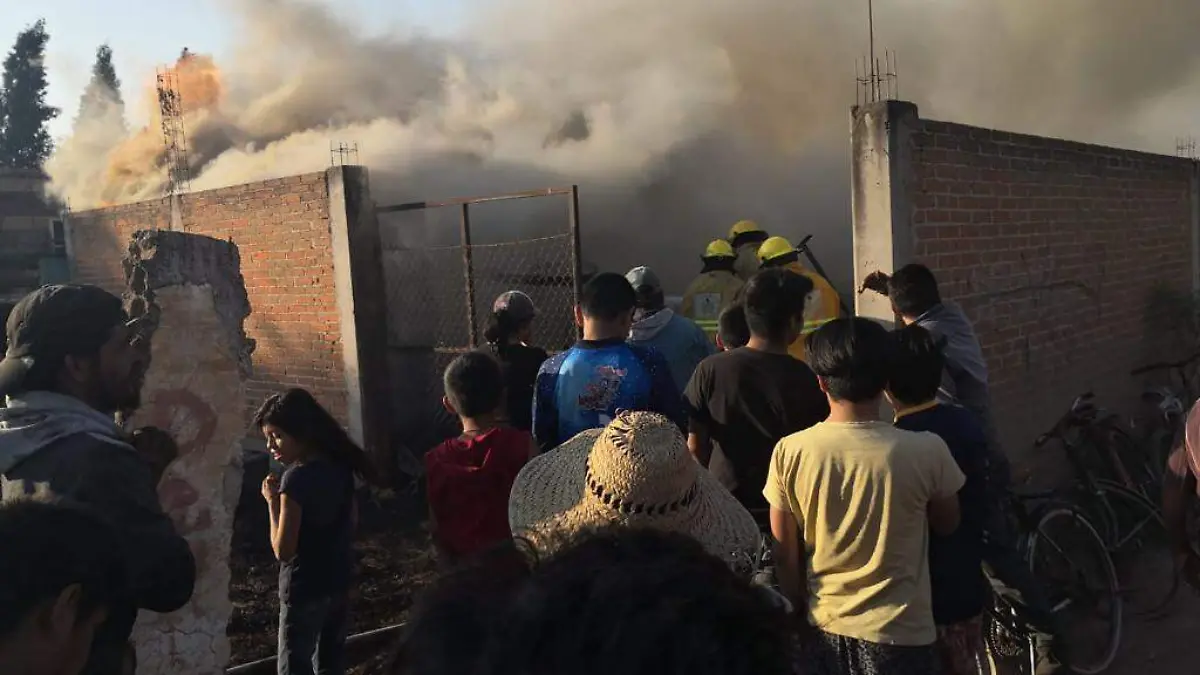 Incendio deposito llantas Cholula
