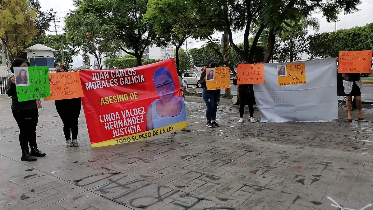 Los familiares de Linda N se manifestaron a las afueras de Casa de Justicia de Tehuacán
