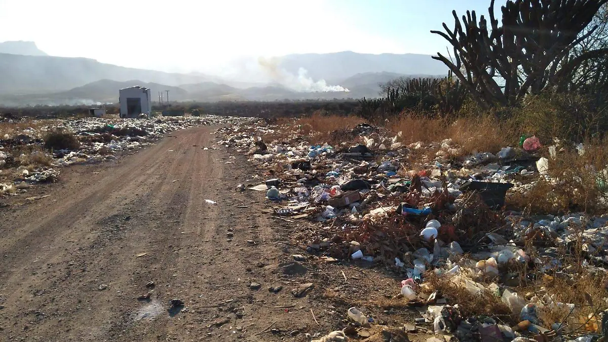 En Coxcatlán, relleno sanitario provoca olores fétidos 