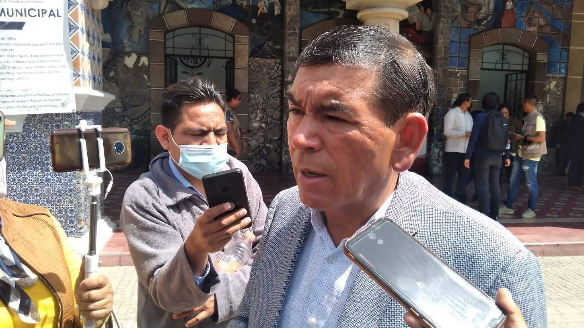 Pedro Tepole cumple a medias con la entrega de patrullas en Tehuacán