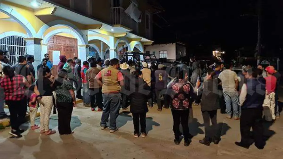 Policía retenido Zacapoaxtla