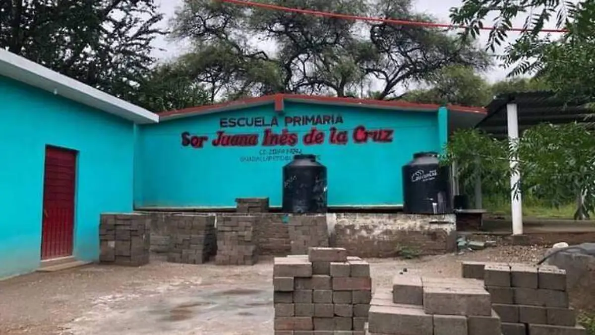 Antes la escuela tenía un solo salón y una biblioteca