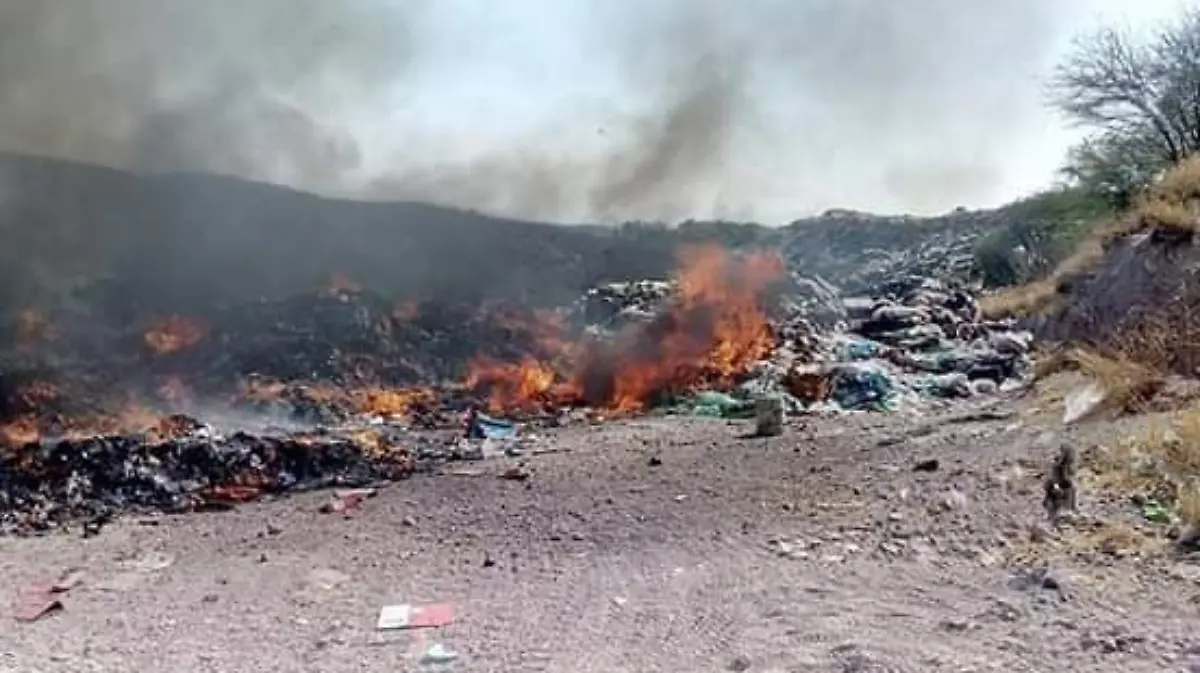 Incencio basurero Acatlan 1