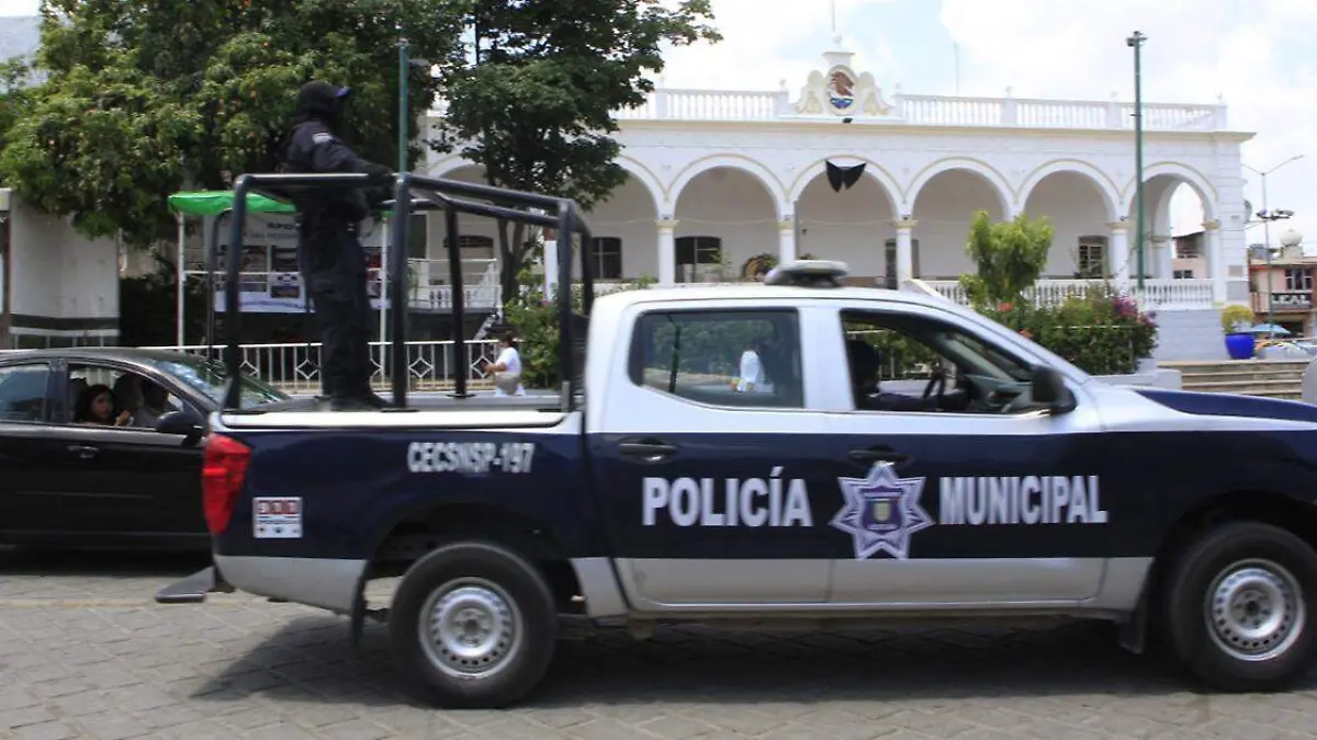 Los policías municipales fueron detenidos por carecer de documentación