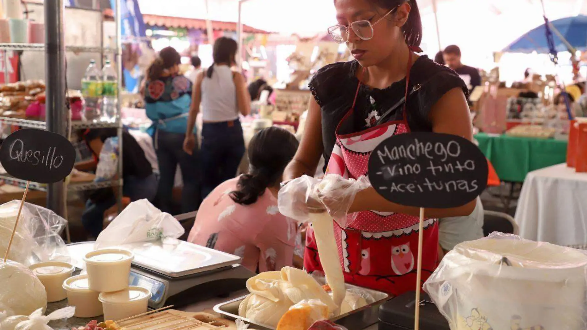 Oaxaca, panela, botanero y más, la variedad ofertada en la Feria del Queso de Tonantzintla