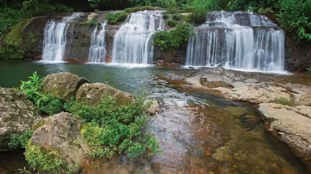 Celebra Jonotla, centenario de la Virgen del Peñón