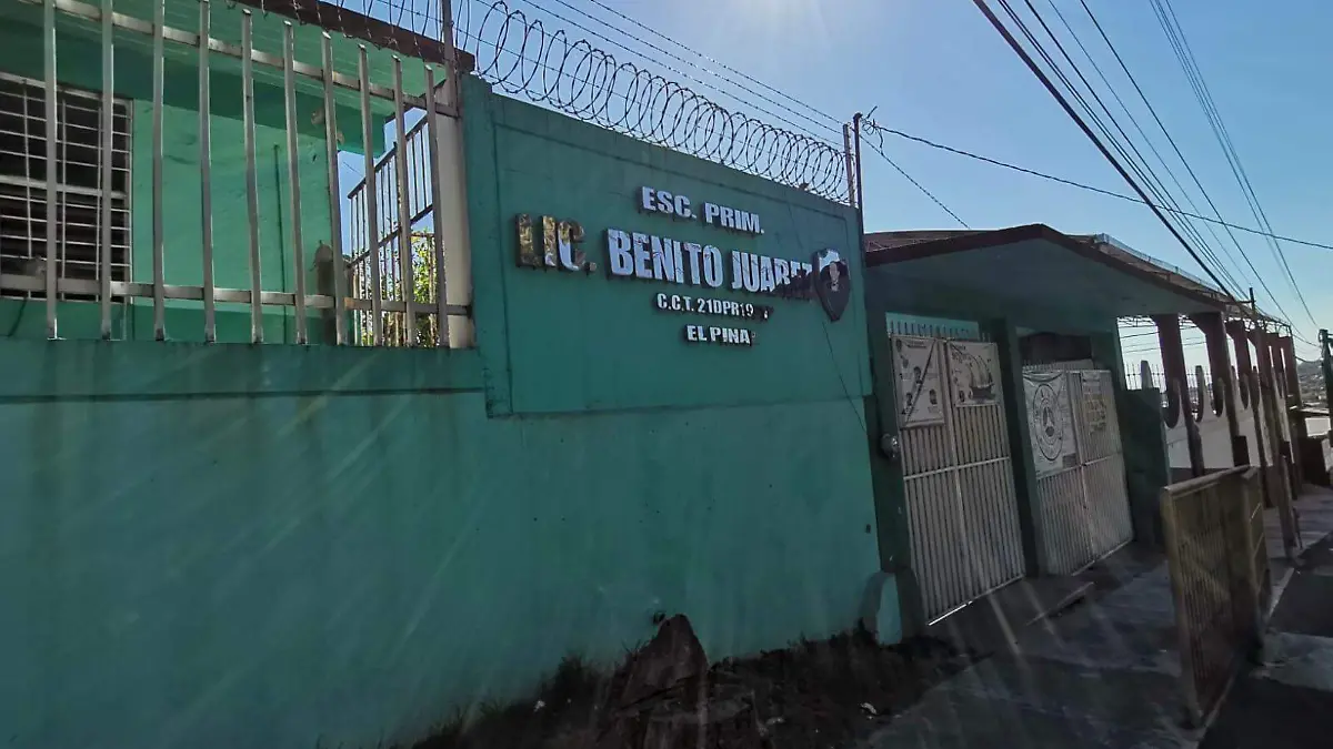 ESCUELA TEZIUTLAN 01 Guillermo Mundo