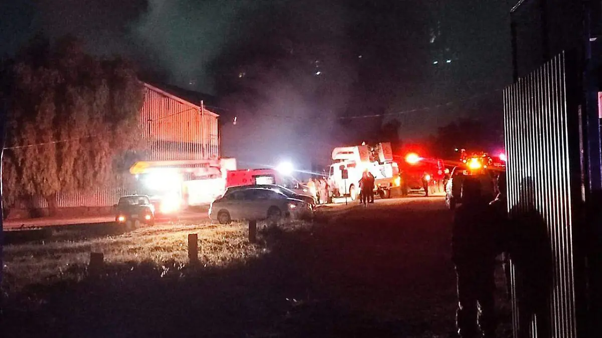 Un incendio que se registró en la bodega de Comisión Federal de Electricidad División Centro Oriente
