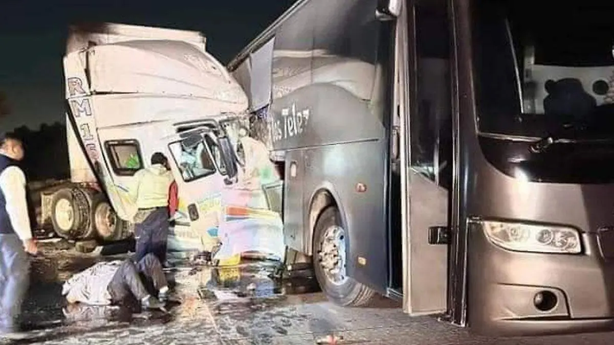 Los Telez chocan en Puebla y muere el manager 