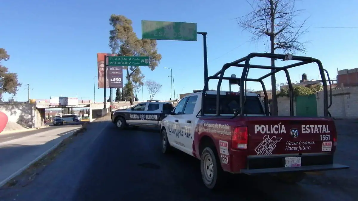 Encuentran cuerpo embolsado en la autopista Texmelucan-Tlaxcala