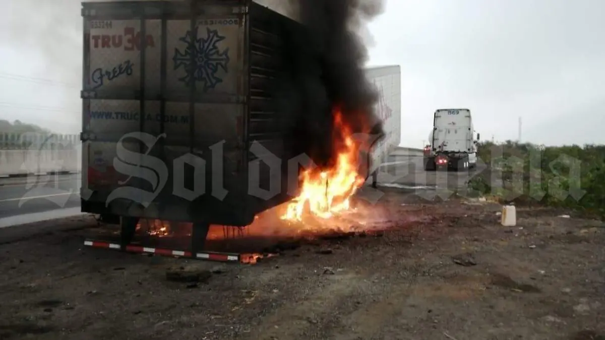 Incendio trailer Puebla-Orizaba