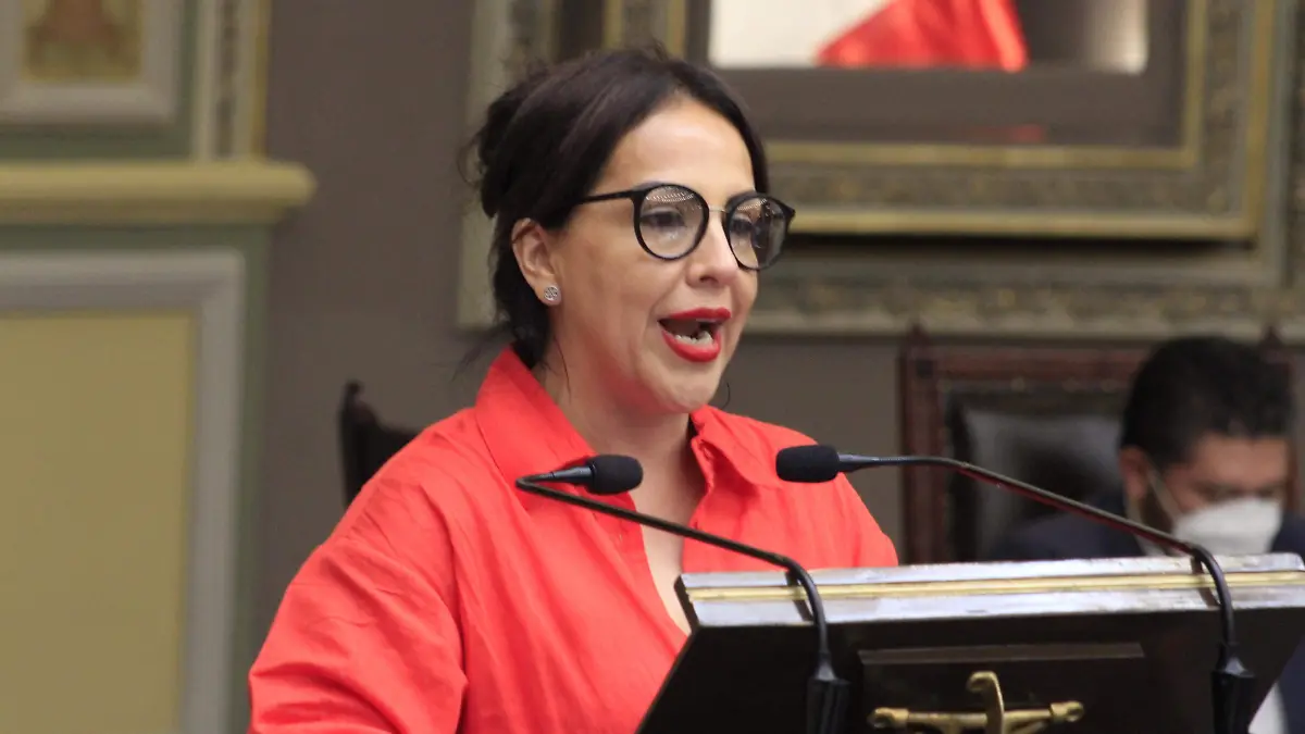 HISTORIA 2M KARLA MARTINES ESDP
