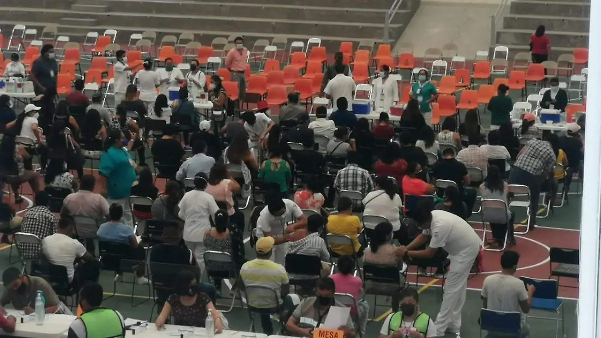 Vacunación de maestros Tehuacán 1