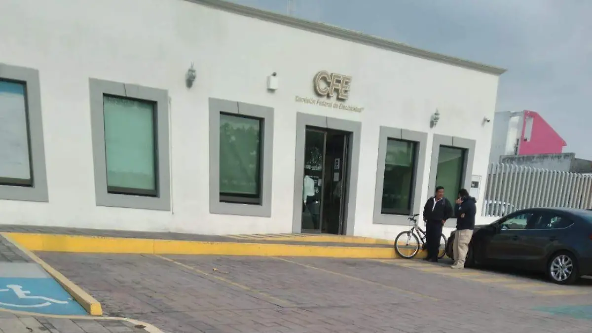 Un grupo armado irrumpió los cajeros automáticos de la Comisión Federal de Electricidad (CFE)