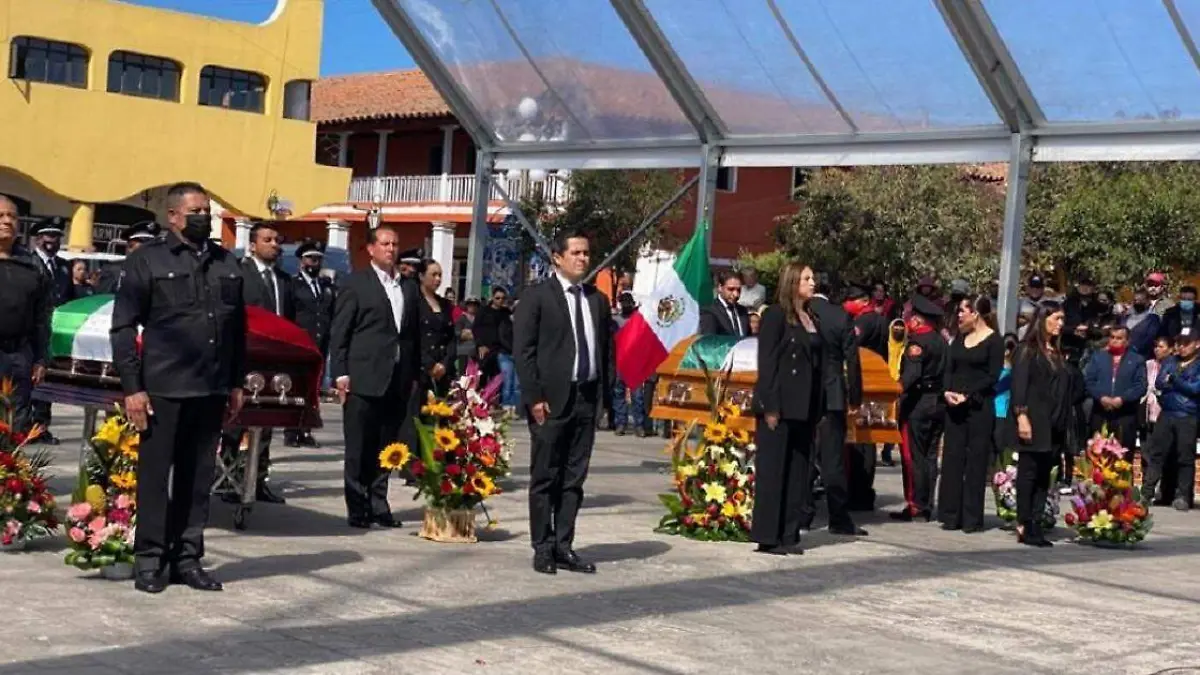 Policías muertos en enfrentamiento en Chignahuapan son homenajeados