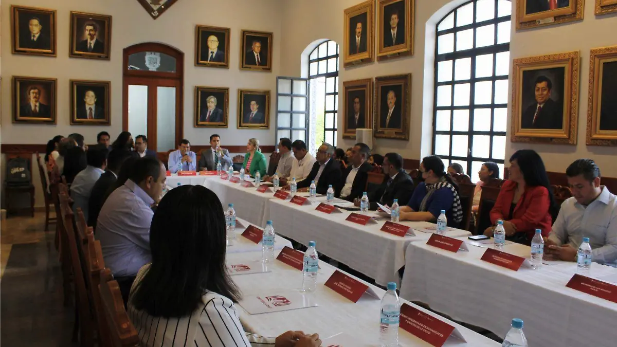En la reunión participaron los rectores de distintas universidades de la ciudad Cortesía Gobierno de Tehuacán
