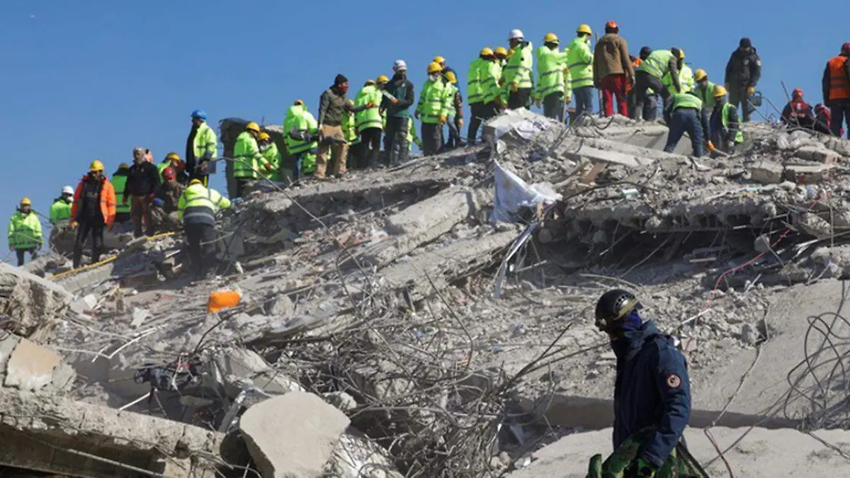 Las víctimas por el terremoto superan los 30 mil muertos