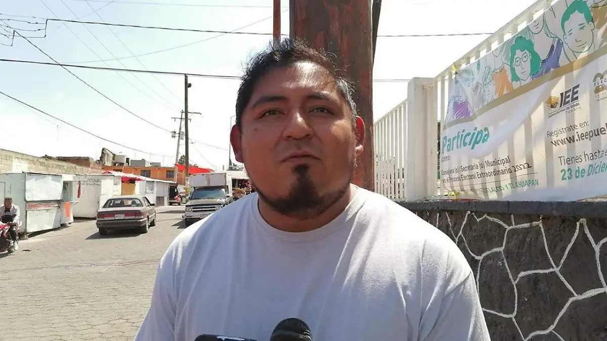 El representante del Comité Municipal del PRD en Santa Rita Tlahuapan, Luis Alberto Calderón Altamirano
