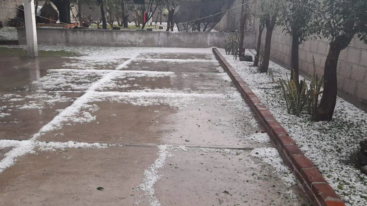 Granizada atípica en Coyotepec e Ixcaquixtla, deja varias afectaciones