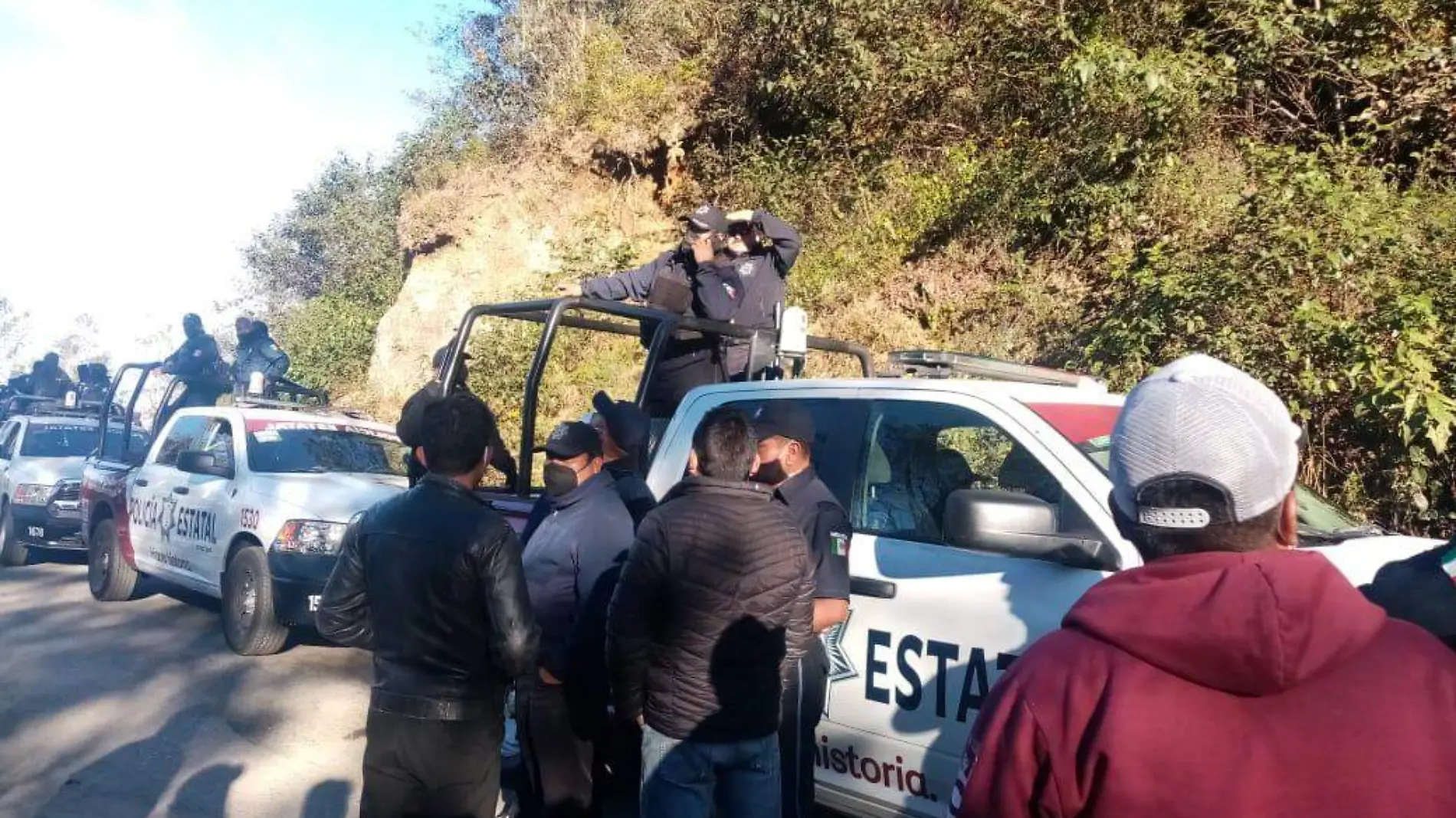 Entregan a hombre señalado de amedrentar a pobladores de Coyomeapan