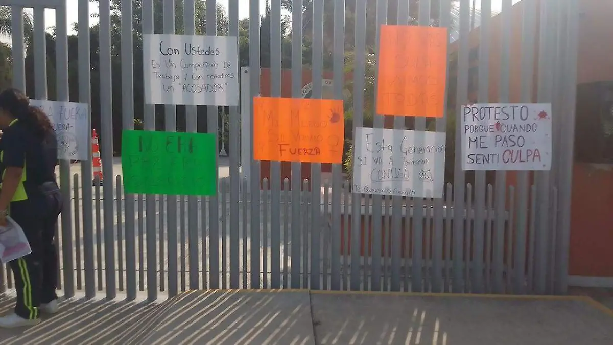 Un grupo de alumnas del bachillerato Antonio Garfias se manifestaron en contra de un profesor que es señalado como presunto acosador sexual