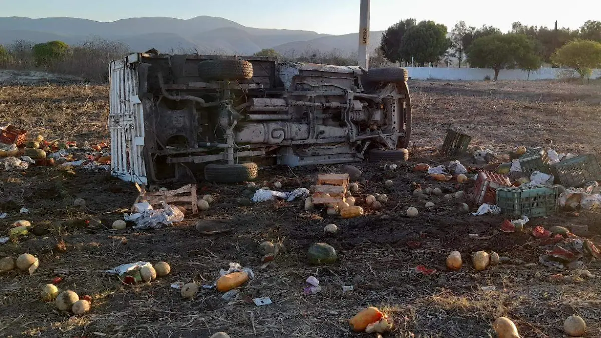 Tehuacán volcadura auto