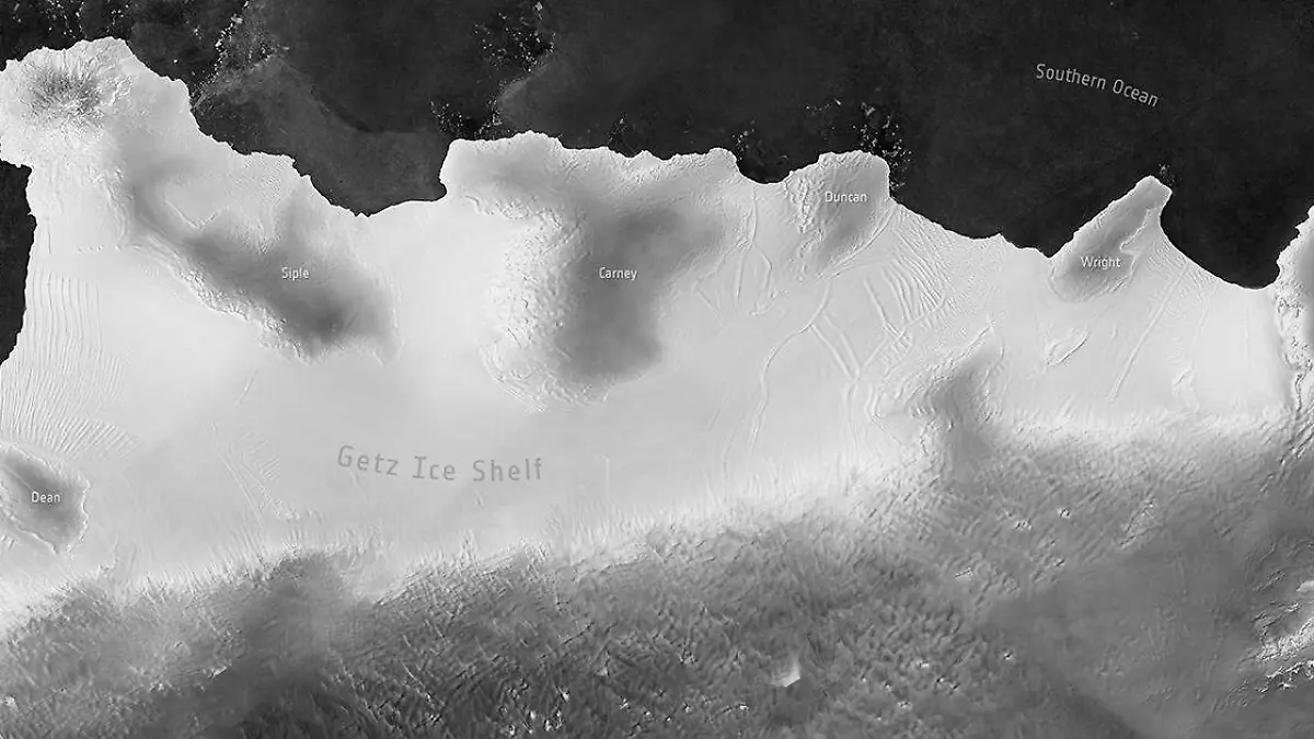 Cien mil imágenes de radar por satélite revelaron que 71 de las 162 plataformas de hielo que rodean la Antártida