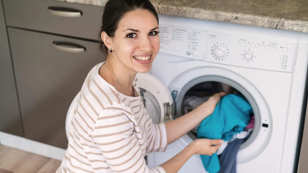 Utiliza este producto de tu alacena al lavar tu ropa y evita que las prendas se destiñan