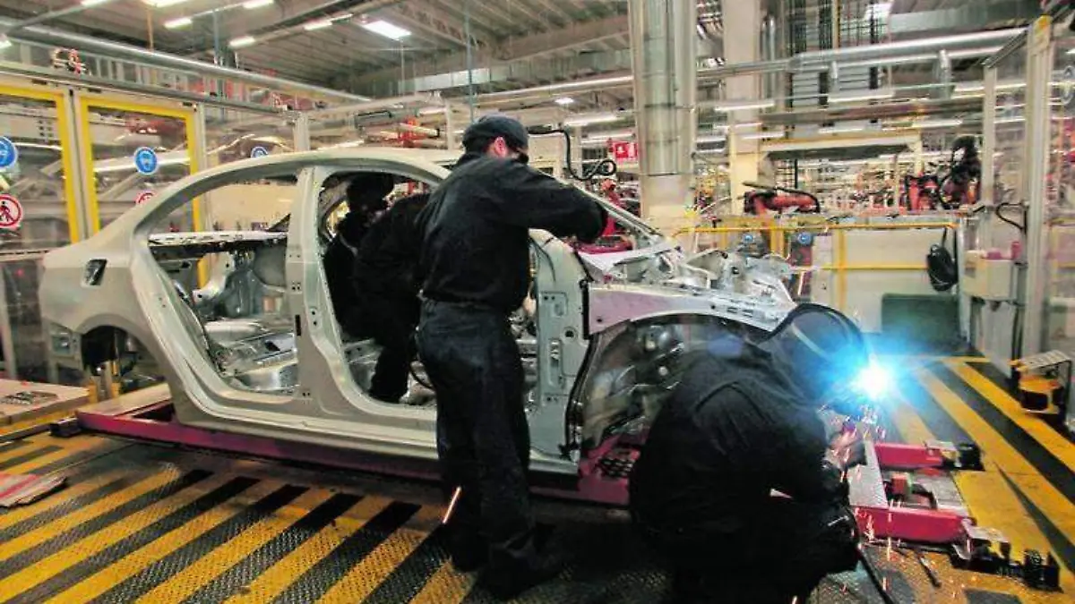 Bajo críticas condiciones de trabajo, la industria automotriz en Puebla